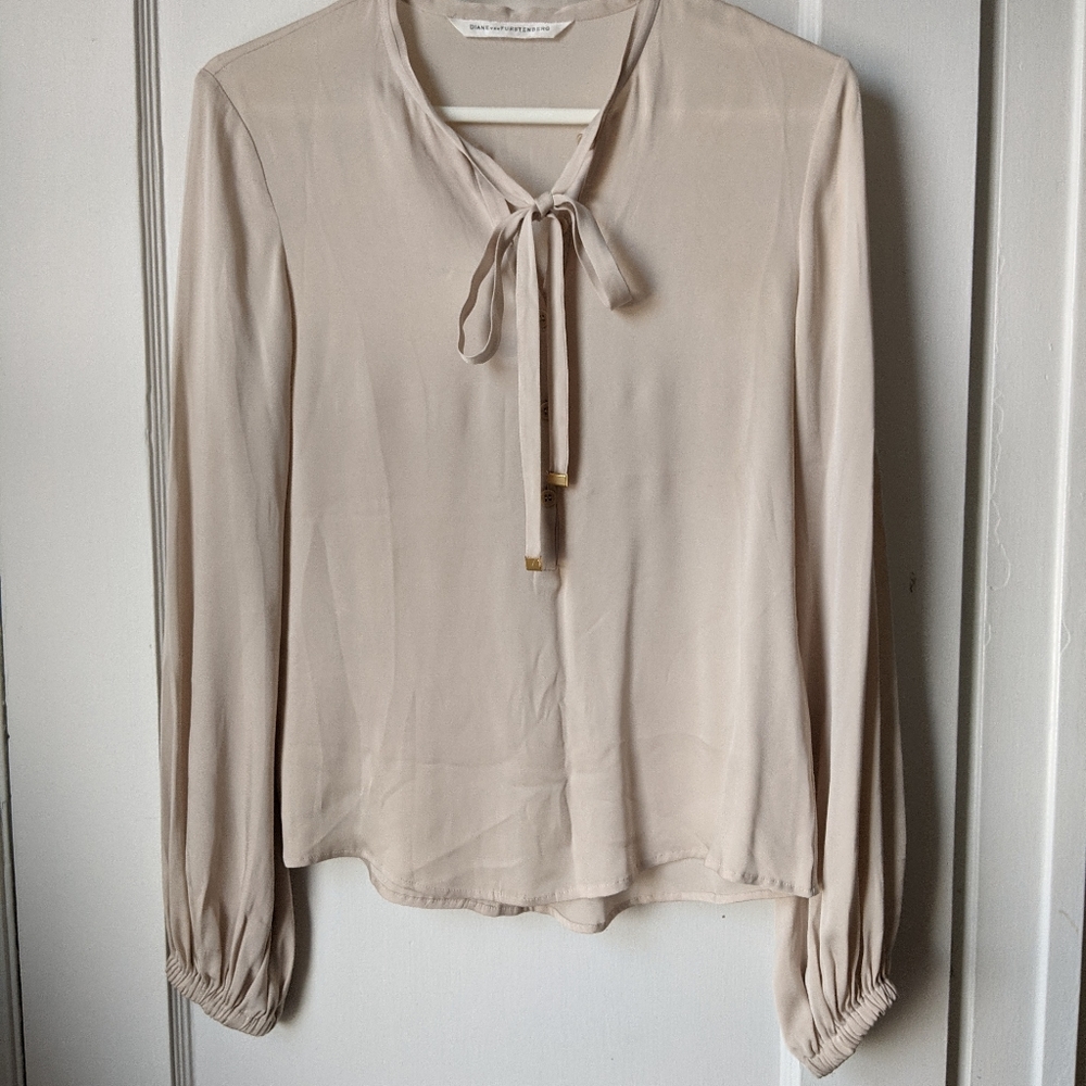 Diane Von Furstenberg silk blouse - Picture 2 of 10